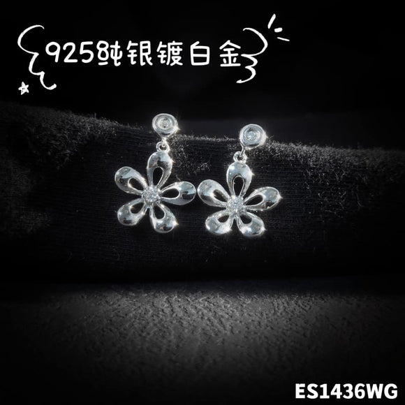 Flower Attract Stud Earrings