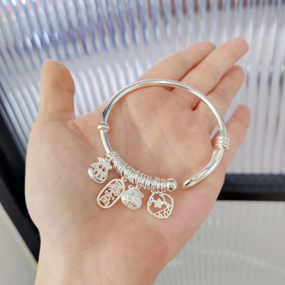 990 Silver Wealthy Bangle
